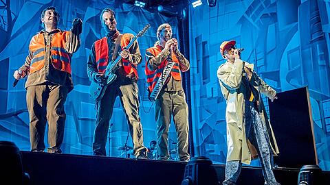 Alligatoah auf ihrer "Retour"-Tour – hier am Tag von dem München-Auftritt in der Stuttgarter Hanns-Martin-Schleyer-Halle.