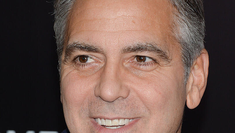 Die Frauen liegen ihm zu Füßen: Hollywood-Star George Clooney Die Frauen liegen ihm zu Füßen: Hollywood-Star George Clooney