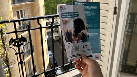 Die Flyer mit Verhaltenstipps für Frauen gegen sexuelle Belästigung im öffentlichen Raum sorgen in Frankreich für Wirbel.