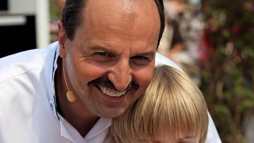 Johann Lafer mit Sohn Jonathan 2009 im "ZDF-Fernsehgarten". Johann Lafer mit Sohn Jonathan 2009 im "ZDF-Fernsehgarten".