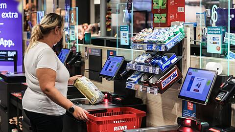Der Handelskonzern Rewe setzte 2025 mehr um als im Vorjahr. (Archivbild)