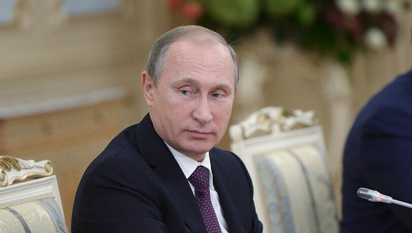 Russland sei weiter zu Gesprächen bereit, sagte Putin, stellte jedoch die Unterstellungen der USA in Frage. Russland sei weiter zu Gesprächen bereit, sagte Putin, stellte jedoch die Unterstellungen der USA in Frage.