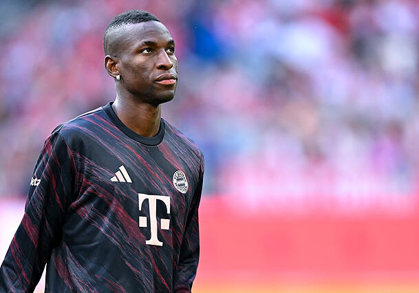 Nicolas Jackson war vergangene Saison vom FC Chelsea an die Bayern ausgeliehen. Nicolas Jackson war vergangene Saison vom FC Chelsea an die Bayern ausgeliehen.