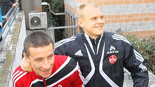 Weiter miteinander beim Club – oder stehen die Zeichen doch auf Abschied? Marek Mintal (links, mit Kapitän Andreas Wolf) hat sich in Sachen Wechsel Bedenkzeit erbeten. Weiter miteinander beim Club – oder stehen die Zeichen doch auf Abschied? Marek Mintal (links, mit Kapitän Andreas Wolf) hat sich in Sachen Wechsel Bedenkzeit erbeten.