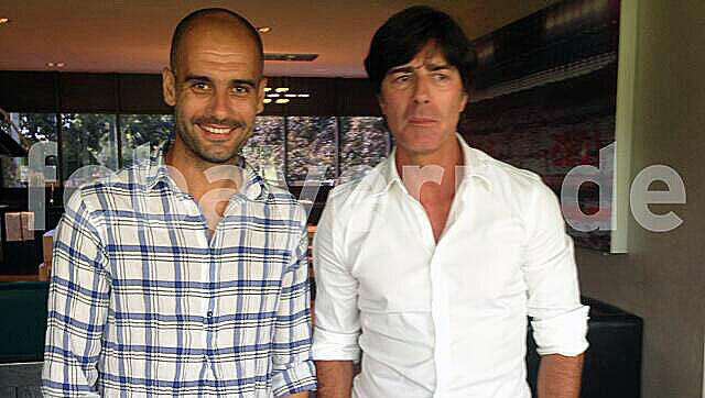 Bayerntrainer Pep Guardiola (l.) bekam am Mittwoch Besuch von Bundestrainer Jogi Löw. Bayerntrainer Pep Guardiola (l.) bekam am Mittwoch Besuch von Bundestrainer Jogi Löw.