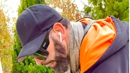 Harald Glööckler präsentiert seinen grauen Bart. Harald Glööckler präsentiert seinen grauen Bart.