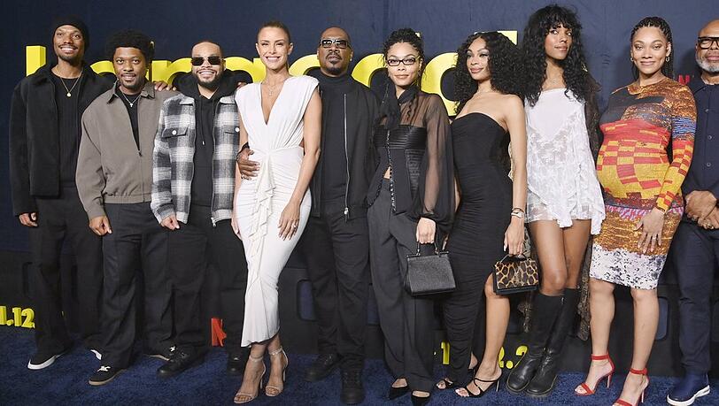 Myles Murphy, Christian Murphy, Eric Murphy, Paige Butcher, Eddie Murphy, Bella Murphy, Shayne Audra Murphy, Zola Murphy und Bria Murphy Xavier (v.l.) bei der Premiere of der Netflix-Doku "Being Eddie" in Los Angeles.