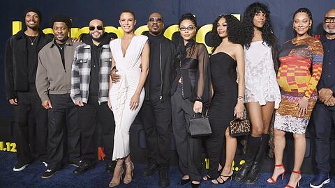 Myles Murphy, Christian Murphy, Eric Murphy, Paige Butcher, Eddie Murphy, Bella Murphy, Shayne Audra Murphy, Zola Murphy und Bria Murphy Xavier (v.l.) bei der Premiere of der Netflix-Doku "Being Eddie" in Los Angeles.