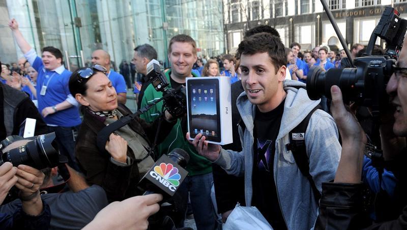 Die New Yorker haben es als erstes in den Händen. Das iPad von Apple. Die New Yorker haben es als erstes in den Händen. Das iPad von Apple.