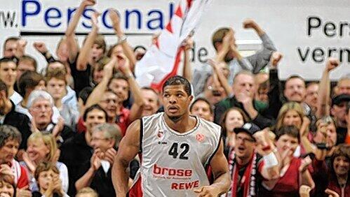 Budenzauber in der Franken-Hölle: Die Fans sollen Kyle Hines und Kollegen beflügeln. Budenzauber in der Franken-Hölle: Die Fans sollen Kyle Hines und Kollegen beflügeln.
