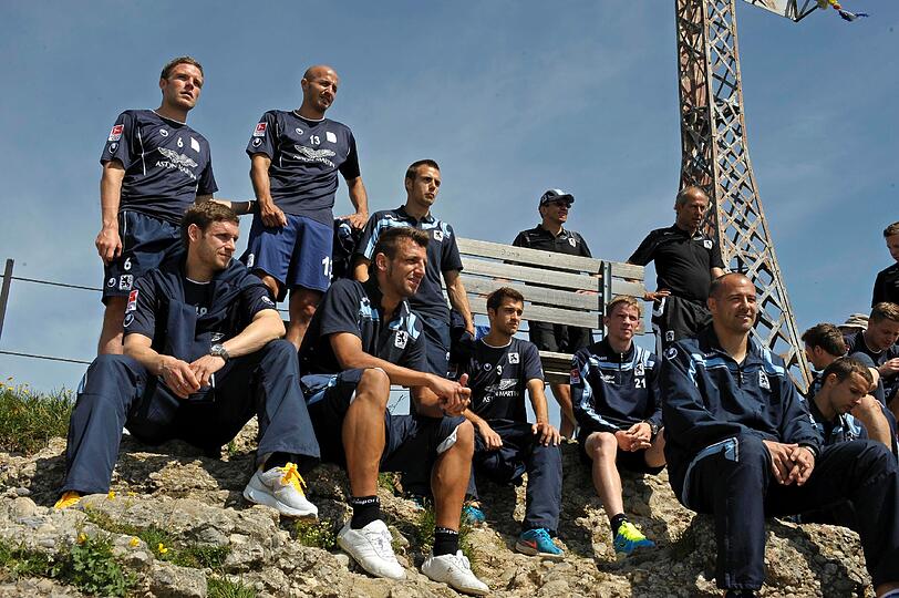 Der erste Aufstieg der Saison ist geschafft: Im Trainingslager in Oberstaufen wanderten die Löwen auf den bei 1.833 Meter liegenden Hochgrad. Sehen Sie hier die Bilder.