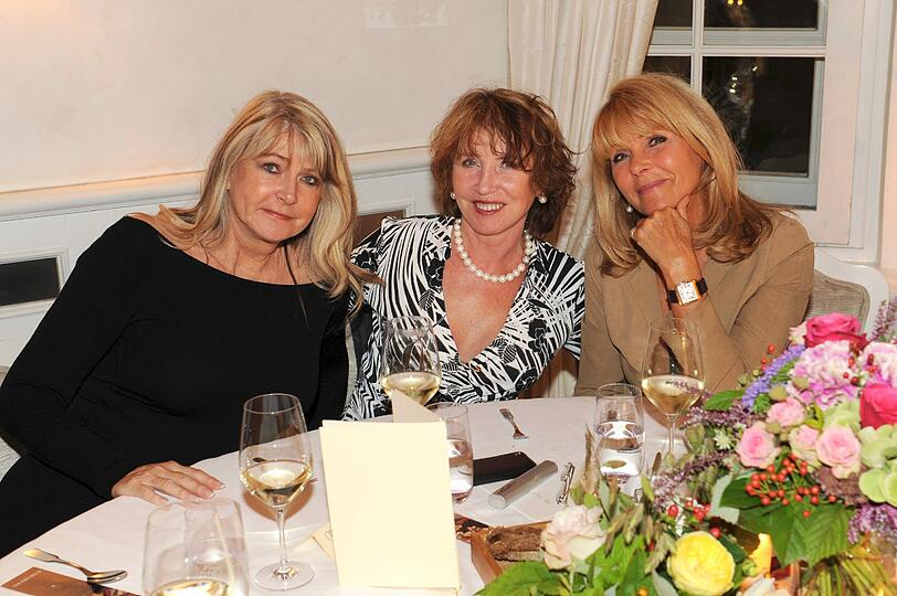 Claudia Carpendale, Dunja Siegel, Lena Valaitis, . . .