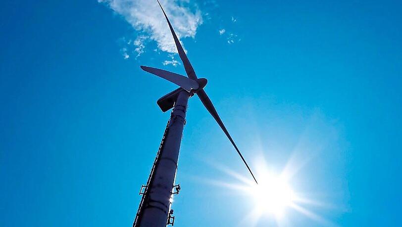 Wind und Sonne liefern saubere Energie - wer diese fördert, bekommt Geld nach dem EEG. Der Freistaat kriegt am meisten, speist aber nicht am meisten grünen Strom ein.
