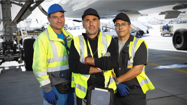 An der Arbeitsniederlegung beteiligen sich Beschäftigte des öffentlichen Dienstes (TVöD) sowie Mitarbeitende der Bodenverkehrsdienste. Dies umfasst die FMG, SGM, Aeroground, AHS, Swissport und EFM. An der Arbeitsniederlegung beteiligen sich Beschäftigte des öffentlichen Dienstes (TVöD) sowie Mitarbeitende der Bodenverkehrsdienste. Dies umfasst die FMG, SGM, Aeroground, AHS, Swissport und EFM.