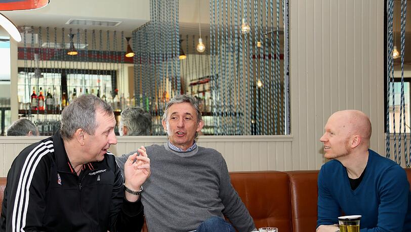 Emir Mutapcic, Svetislav Pesic und AZ-Redakteur Julian Galinski Emir Mutapcic, Svetislav Pesic und AZ-Redakteur Julian Galinski