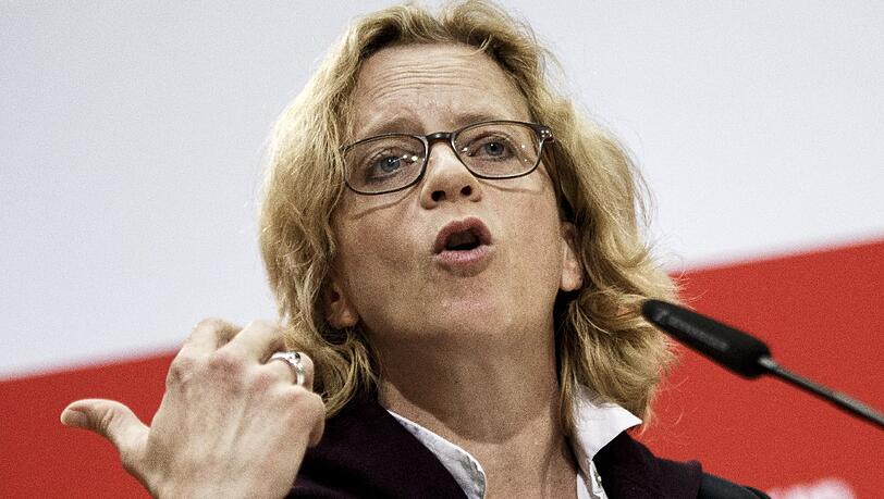 Bayerns SPD-Chefin Natascha Kohnen wurde auch aus den eigenen Reihen harsch kritisiert – ein Gegenkandidat ist dennoch nicht in Sicht. Bayerns SPD-Chefin Natascha Kohnen wurde auch aus den eigenen Reihen harsch kritisiert – ein Gegenkandidat ist dennoch nicht in Sicht.