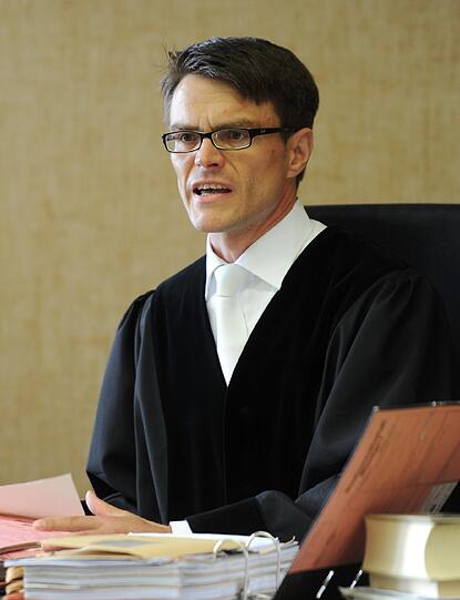 Richter Josef Bonkamp eröffnete am Dienstagvormittag den Prozess in der Prügelaffäre in einer Münchner Polizeiinspektion.