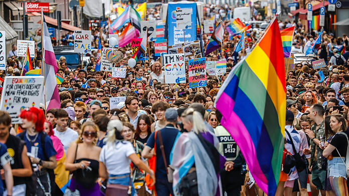 Laut Veranstalter waren rund 180 Gruppen zu dem bunten Umzug beim CSD angemeldet.