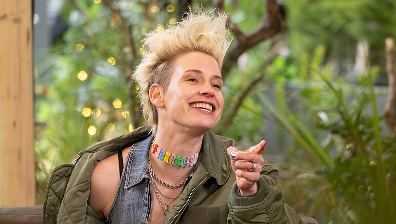 "Sing meinen Song - Das Tauschkonzert": Die Punkrockerin Deine Cousine bietet ihre Lieder zum Tausch an.