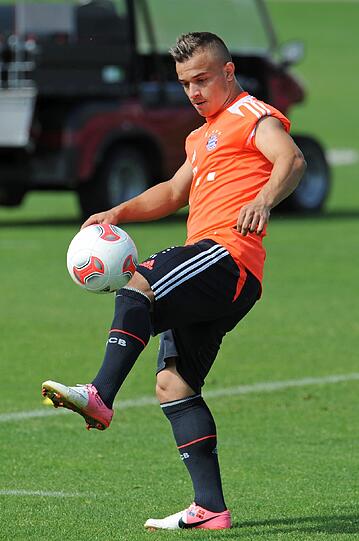 Wann kommt Martinez? Kommt er überhaupt? Die Gerüchte lassen die Bayern-Spieler kalt. Jetzt ist erstmal Training in der Sommer-Hitze angesagt. Die aktuellen Bilder von der Säbener.