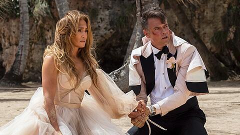 Darcy (Jennifer Lopez) und Toms (Josh Duhamel) Hochzeit in "Shotgun Wedding" verläuft nicht nach Plan.