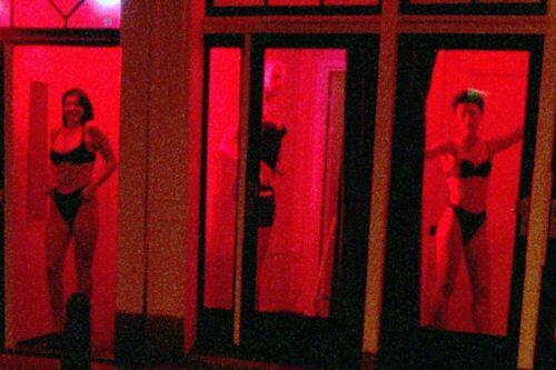 In Amsterdam soll es künftig weniger dieser Schaufenster geben