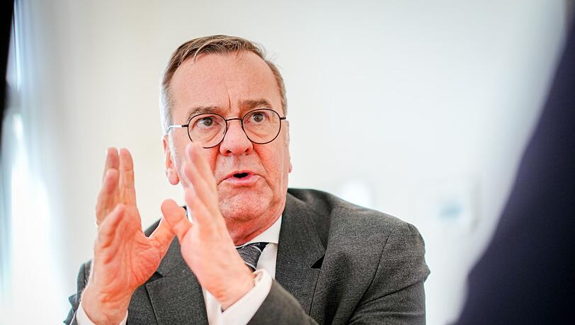 Er führt regelmäßig die Beliebtheitsumfragen an: Boris Pistorius ist der einzige Minister, der im Amt bleibt. (Archivbild) Er führt regelmäßig die Beliebtheitsumfragen an: Boris Pistorius ist der einzige Minister, der im Amt bleibt. (Archivbild)