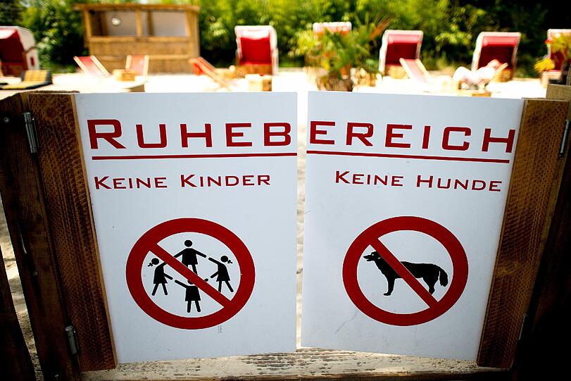 Kinderfreie Zone in einem Biergarten in Düsseldorf.