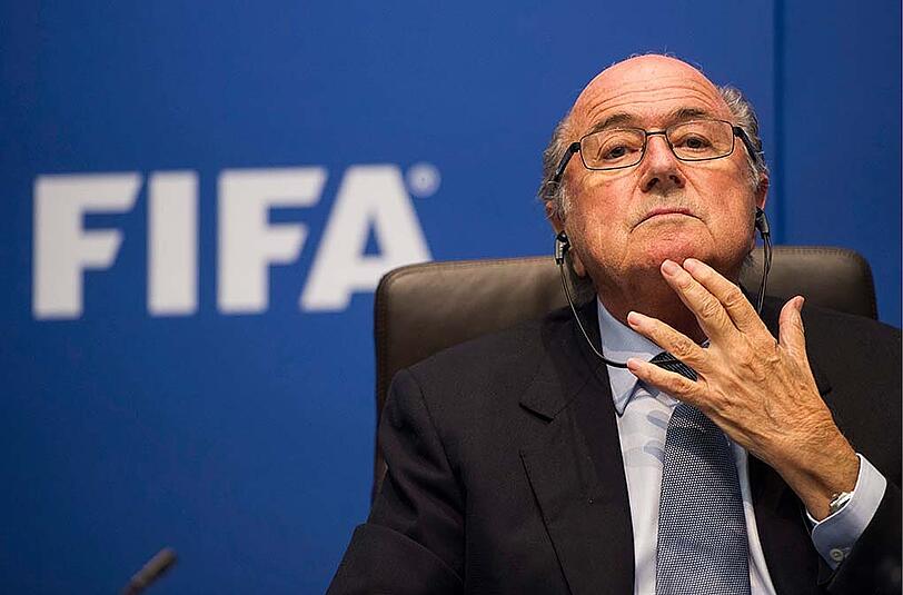 Die FIFA-Sponsoren Coca Cola, McDonald's und Visa hatten am Freitag Blatters sofortigen Abgang von der FIFA-Spitze verlangt.