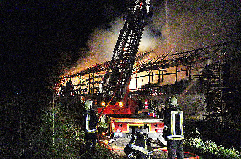 In Taching am See kam es in der Nacht auf Samstag zu einem Großbrand. Die Bilder.