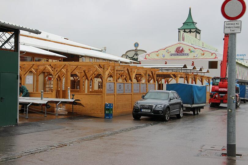 Regen und Tristesse am Tag danach: Die Bilder vom Wiesn-Abbau am Dienstagvormittag.