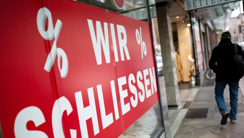 Für Deutschland sagen Experten einen Anstieg der Insolvenzen in den Jahren 2020 und 2021 um insgesamt 12 Prozent im Vergleich zu 2019 voraus. Für Deutschland sagen Experten einen Anstieg der Insolvenzen in den Jahren 2020 und 2021 um insgesamt 12 Prozent im Vergleich zu 2019 voraus.