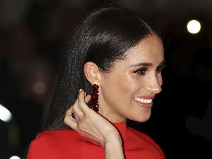 Meghan spricht für einen guten Zweck.