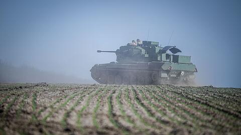 Wieviele Panzer Deutschland in die Ukraine liefert, soll künftig nicht mehr im Internet zu lesen sein.