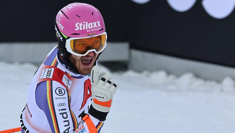 Linus Straßer jubelt über Platz drei im Slalom von Kitzbühel. Linus Straßer jubelt über Platz drei im Slalom von Kitzbühel.