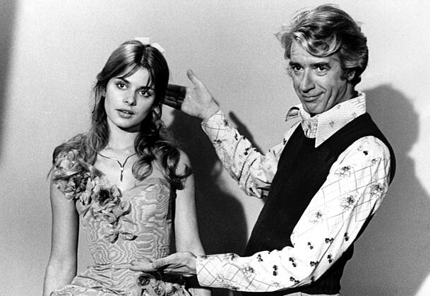Rudi Carrell und Nastassja Kinski während der Proben zur großen Silvestershow von „Am laufenden Band“. Rudi Carrell und Nastassja Kinski während der Proben zur großen Silvestershow von „Am laufenden Band“.