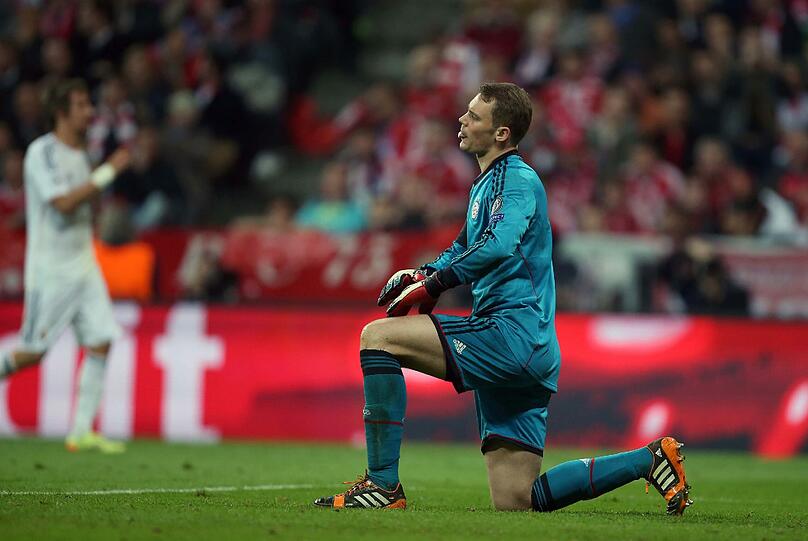 MANUEL NEUER: NOTE 5 - 
Bester Zuschauerplatz im Stadion. Der Abend begann unheilvoll mit einem gefährlichen Ausflug (9.). Sah später die Bälle nur an sich vorbei rauschen.