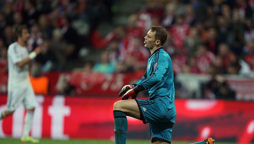 MANUEL NEUER: NOTE 5 -
Bester Zuschauerplatz im Stadion. Der Abend begann unheilvoll mit einem gefährlichen Ausflug (9.). Sah später die Bälle nur an sich vorbei rauschen. MANUEL NEUER: NOTE 5 -
Bester Zuschauerplatz im Stadion. Der Abend begann unheilvoll mit einem gefährlichen Ausflug (9.). Sah später die Bälle nur an sich vorbei rauschen.