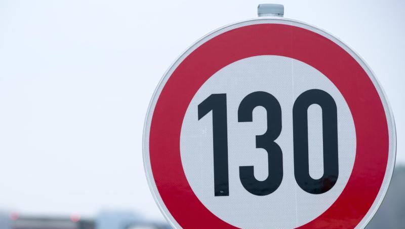 Tempolimits gibt es bislang nur auf Autobahnabschnitten. Tempolimits gibt es bislang nur auf Autobahnabschnitten.