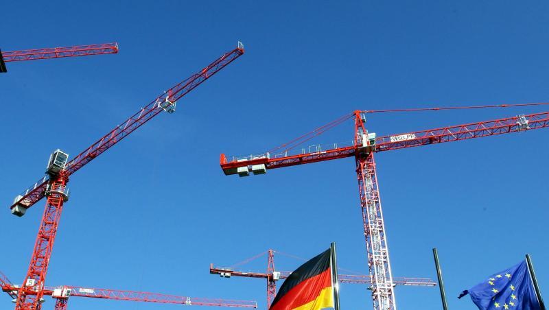Baukräne in Berlin. Die deutsche Wirtschaft ist vorerst der befürchteten Rezession entkommen. Baukräne in Berlin. Die deutsche Wirtschaft ist vorerst der befürchteten Rezession entkommen.