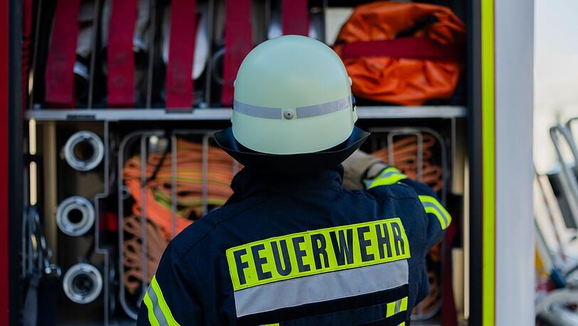 Die Feuerwehr r&uuml;ckte aus und bek&auml;mpfte das Feuer. (Symbolbild)