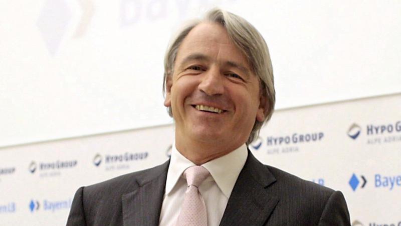 Georg Kulterer ist am Freitag von den österreichischen Behörden festgenommen worden. Laut Staatsanwaltschaft bestehe Flucht- und Verdunkelungsgefahr. Georg Kulterer ist am Freitag von den österreichischen Behörden festgenommen worden. Laut Staatsanwaltschaft bestehe Flucht- und Verdunkelungsgefahr.