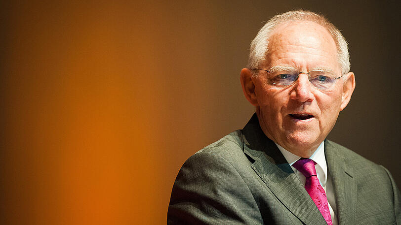WOLFGANG SCHÄUBLE (CDU/75): Die FDP dürfte in Koalitionsverhandlungen Anspruch auf das Finanzministerium erheben. Die Lammert-Nachfolge als Bundestagspräsident dürfte für Schäuble eine ernsthafte Option sein. Der dienstälteste Abgeordnete gilt als leidenschaftlicher Parlamentarier. Schäuble ist aber auch jemand, der gern regiert und gestaltet