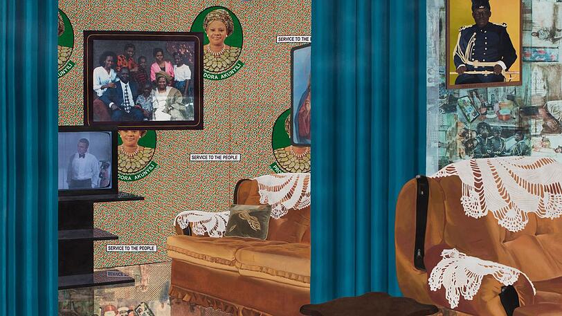 Die 36-jährige Njideka Akunyili Crosby öffnet in "Home: As You See Me&ldquo; (2017) einen privaten Raum. Ihre Arbeit ist ab 29. November in der Ausstellung "Innenleben. Interiorities&ldquo; zu sehen.