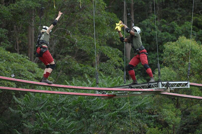 Acht Sterne! Mola und Larissa schlagen sich tapfer bei der Höhenangst-Prüfung. Die Bilder...