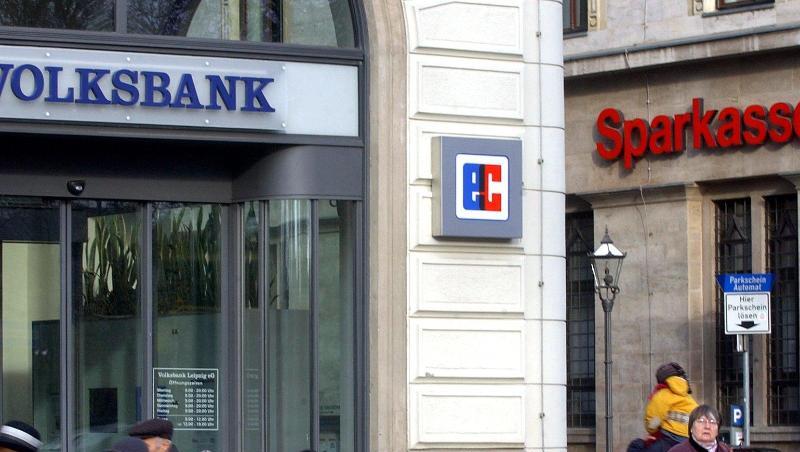 Filialen der Volksbank und der Sparkasse. Filialen der Volksbank und der Sparkasse.