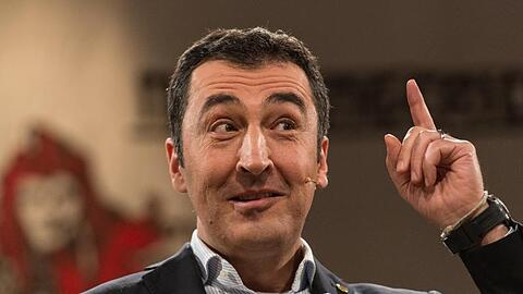 Cem Ödzemir, Bundesvorsitzender von Bündnis 90/Die Grünen, spricht 2015 vor dem Narrengericht als Verteidiger des damaligen Kanzleramtschefs Altmaier (CDU).
