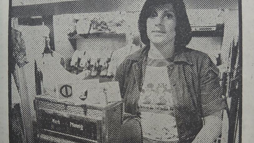 Miete zahlen? "Wovon denn!": Boutiquenbesitzerin Doris Corzelius in der AZ vom 17. Juli 1974. Miete zahlen? "Wovon denn!": Boutiquenbesitzerin Doris Corzelius in der AZ vom 17. Juli 1974.