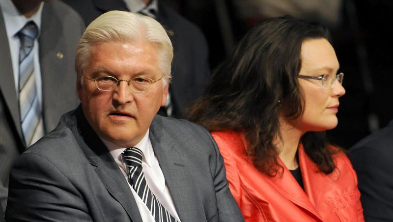 SPD-Kanzlerkandidat Steinmeier neben der stellvertretenden SPD-Vorsitzenden Andrea Nahles. SPD-Kanzlerkandidat Steinmeier neben der stellvertretenden SPD-Vorsitzenden Andrea Nahles.