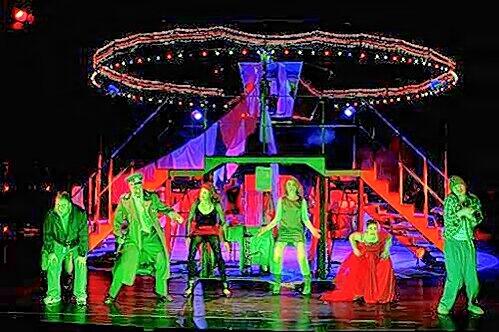 Bunter Song-Zirkus rund um Pop-Oldies: "Out Of Röthenbach" im Schauspielhaus.